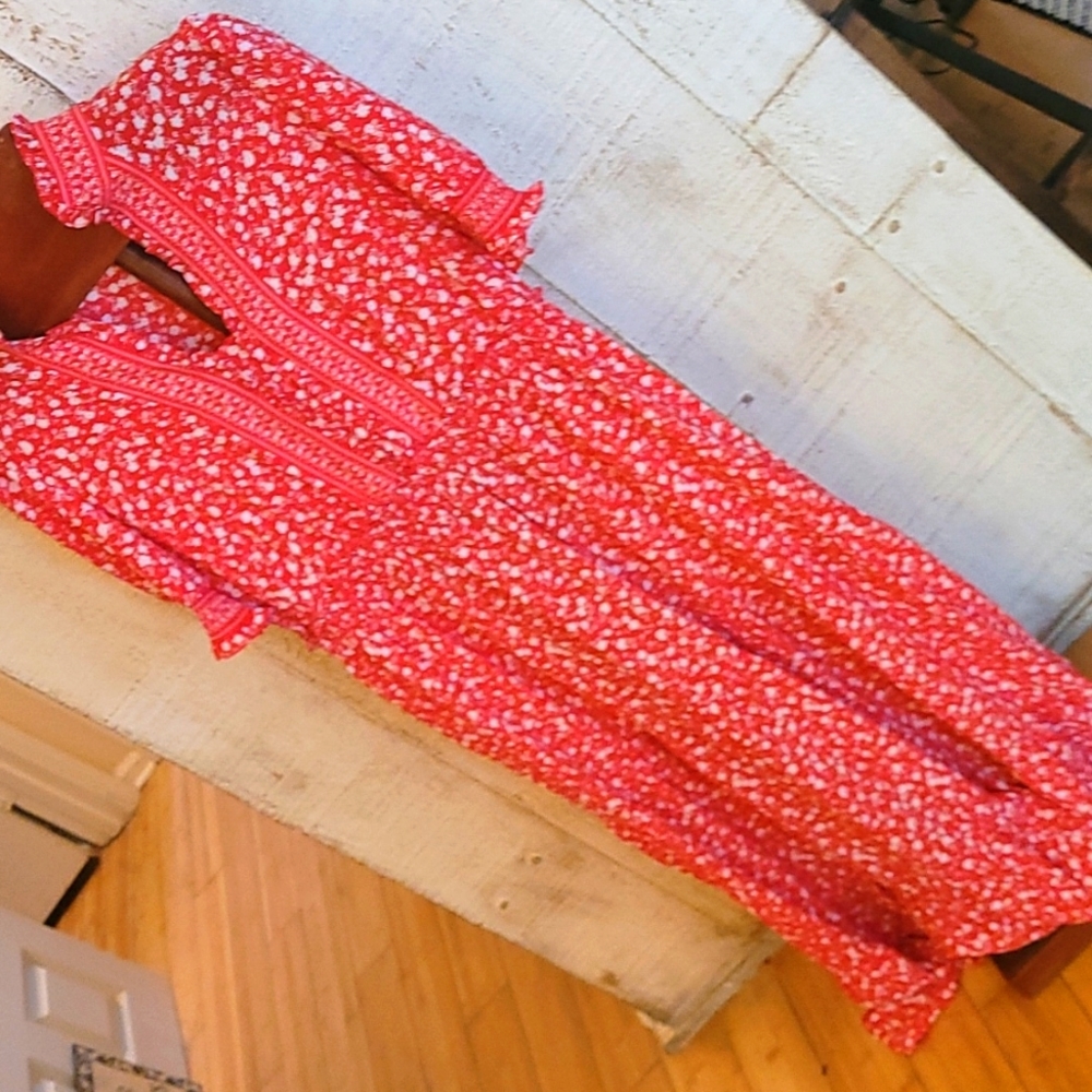 Red and white fluid dress